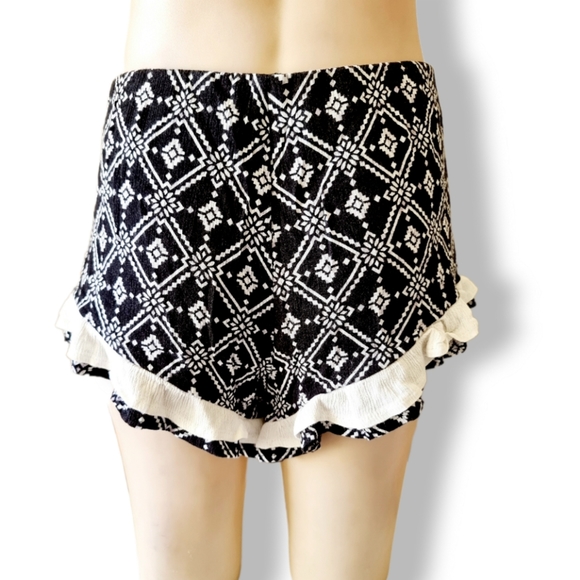Black + white Y2k low sitting summer beach shorts with frill edges fits AU 4-10 - Picture 3 of 7